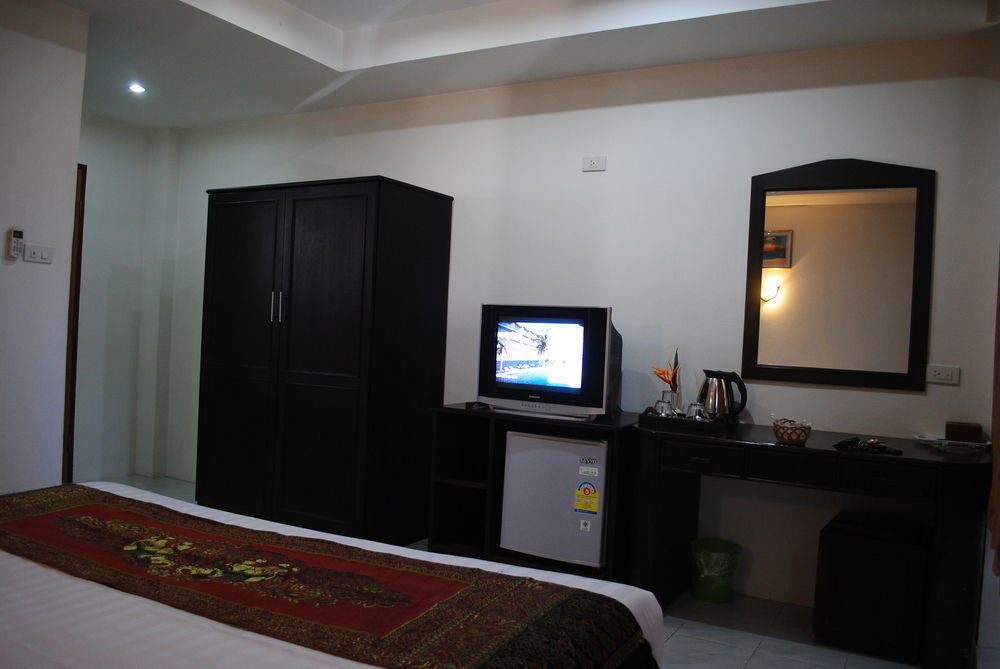 Baan Kata Maytha Karon Exterior photo